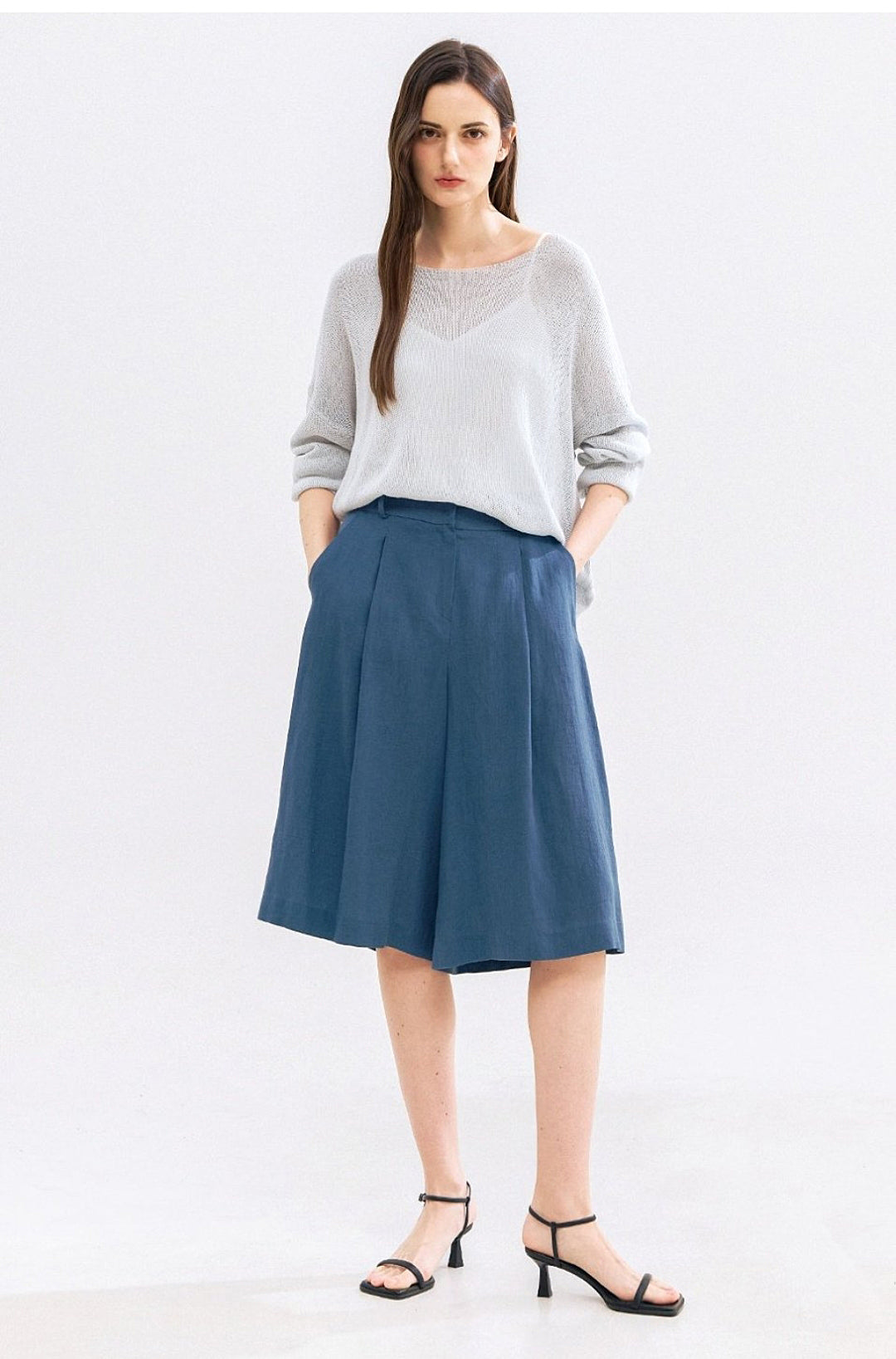 Pleated Linen-Cotton Culotte Shorts in Blue